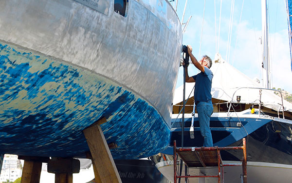 How to properly remove antifouling from your boat