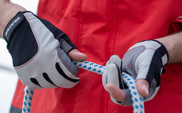 The SVB sailing glove test: A comparison of the best sailing gloves